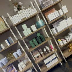 Tiffany Oliveira Esthetics  - Effective products to meet all your skin care needs .