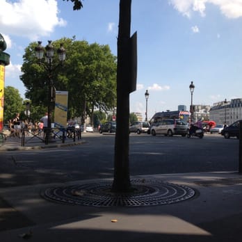Bistrot Marguerite - Corner view towards the river - Brasseries Near Me - Paris, 75