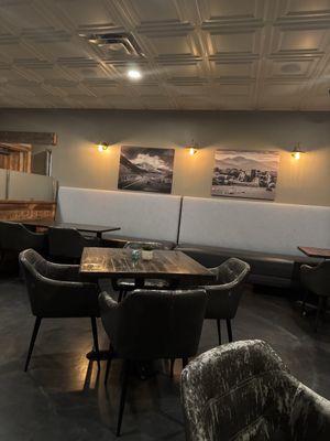 Pub Thirty Two by null