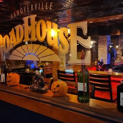 Hanoverville Roadhouse - Welcoming lounge.
