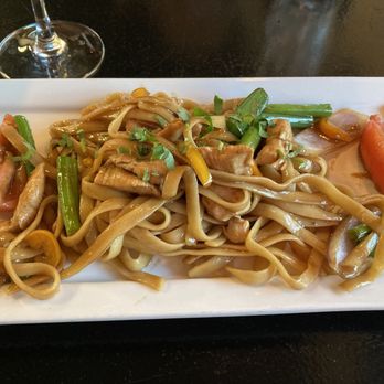 Lama Peruvian cuisine - Half portion of Chicken Tallarin Saltado Pasta - Peruvian Near Me - Mesquite, Nevada Lama Peruvian cuisine - Half portion of Chicken Tallarin Saltado Pasta - Peruvian Near Me - Mesquite, Nevada
