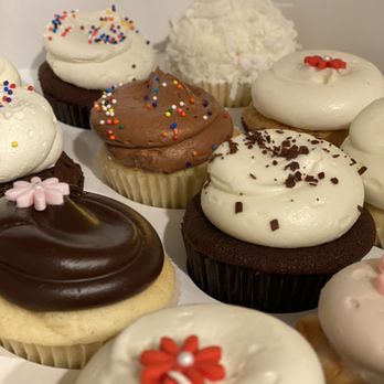 Georgetown Cupcake - Milk Chocolate Birthday, Vegan Apple Cinnamon, Coconut, Chocolate & Vanilla, Chocolate Birthday - Bakeries Near Me - Bethesda, Maryland