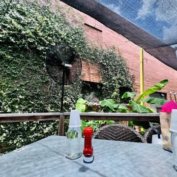 Leeland House - Patio seating - Breakfast & Brunch Near Me - Houston, Texas