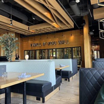Moxies - Inside - Lounges Near Me - Plano, Texas