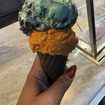 Soft Swerve - Chocolate mint  and Thai tea ice cream - Ice Cream & Frozen Yogurt Near Me - Brooklyn, New York