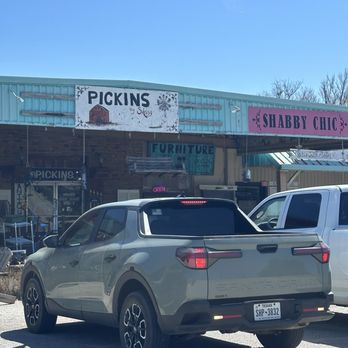 Pickin’s By Sassy - Antiques Near Me - Burnet, Texas Pickin’s By Sassy - Antiques Near Me - Burnet, Texas