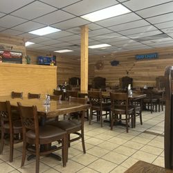 El Maguey Mexican Grill - Empty Dining Room
