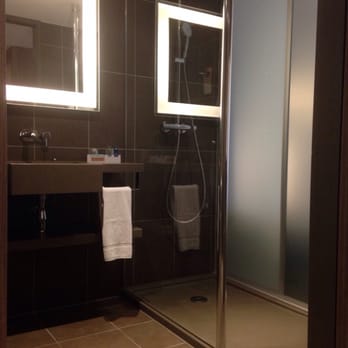 Novotel - Push the button in the shower for a awesome surprise! - Hotels Near Me - London, XGL