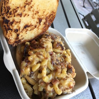 Richeeze - Bacon Mac with Hawaiian Bun - Food Trucks Near Me Richeeze - Bacon Mac with Hawaiian Bun - Food Trucks Near Me