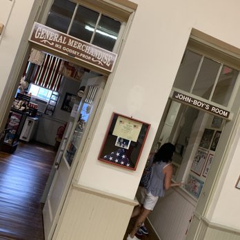 Walton's Mountain Museum - Museums Near Me - Schuyler, Virginia