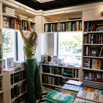 Books on Third - Bookstores Near Me - Naples, Florida Books on Third - Bookstores Near Me - Naples, Florida