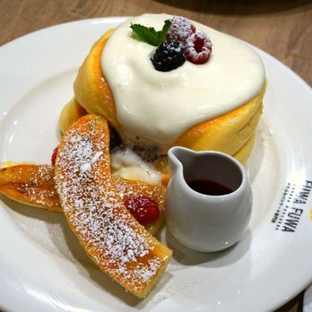 Fluffy Fluffy Dessert Cafe - Raspberry chocolate lava pancake - Desserts Near Me - Toronto, Ontario