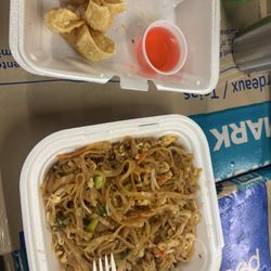 Siam Cuisine - Chicken pad this and crab Rangoon