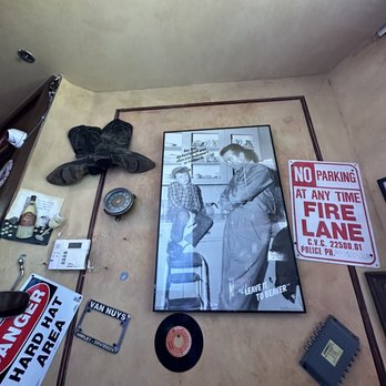 Junkyard Cafe - American Near Me - Simi Valley, California