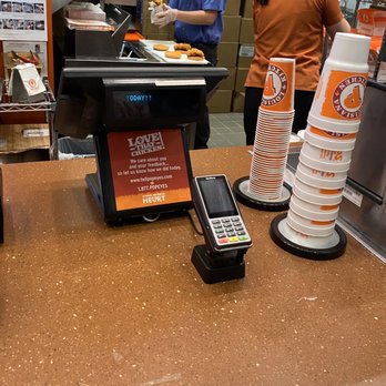 Popeyes Louisiana Kitchen - a woman serving a customer - Fast Food Near Me - Hanover, Maryland Popeyes Louisiana Kitchen - a woman serving a customer - Fast Food Near Me - Hanover, Maryland