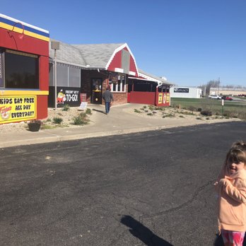 Fricker's - Enterance - Fast Food Near Me - BOWLING GREEN, Ohio