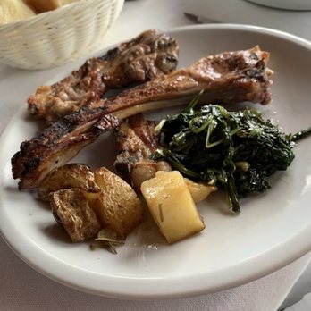 Taverna de li Caldora - Coscio di agnello lardellato Al forno (18e) - Italian Near Me - Pacentro, AQ