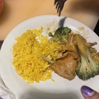 Hibachi Grill & Supreme Buffet - Rice, broccoli, and chicken - Buffets Near Me - Cinnaminson, New Jersey