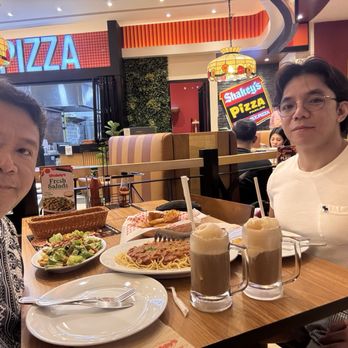 Shakey's Pizza - Another Photo Of Me And Mark - Fast Food Near Me - Pasay, NCR