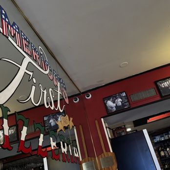 Lombardi's Pizza - Interior decoration - Pizza Near Me - New York, New York Lombardi's Pizza - Interior decoration - Pizza Near Me - New York, New York