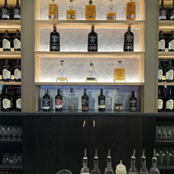 Teeling Whiskey Distillery - At the tasting bar - Distilleries Near Me - Dublin, D