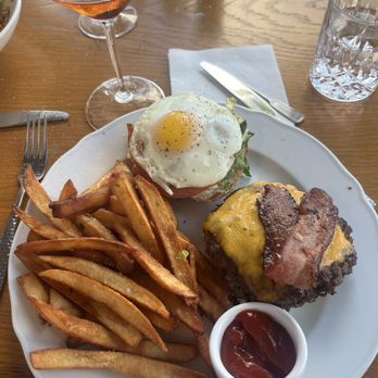 The Beacon - Smash burger - Cocktail Bars Near Me - Jupiter, Florida