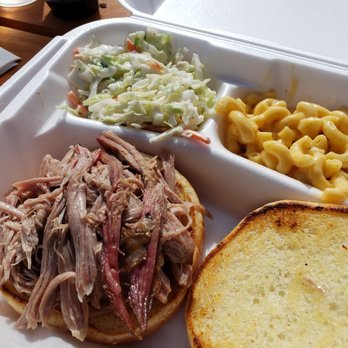 Idk BBQ - Cole slaw, mac and cheese and pulled pork sandwich on regular bun - Barbeque Near Me - Tropic, Utah
