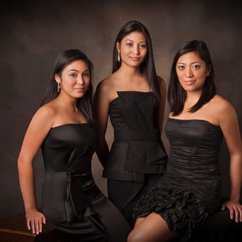 David Peters Photography - Three beautiful sisters in a formal studio portrait - Session Photography Near Me David Peters Photography - Three beautiful sisters in a formal studio portrait - Session Photography Near Me