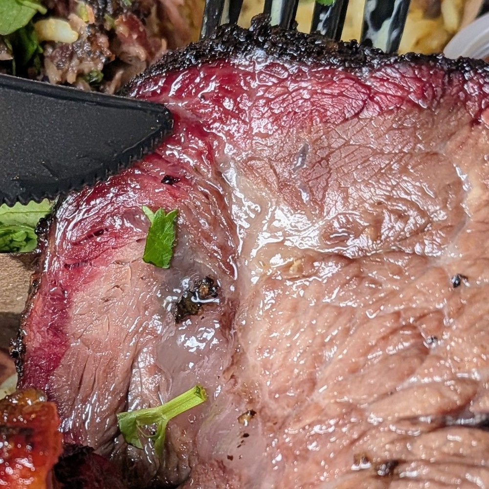 Look at that glisten and smoke ring! Look at that glisten and smoke ring!