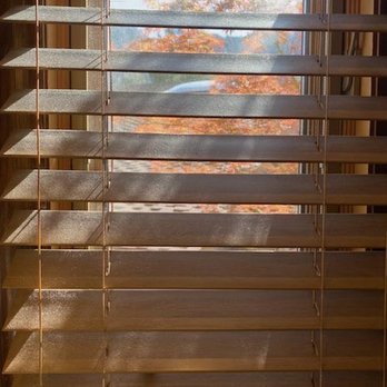 Junipine Resort - Dirty blinds in the bathroom - Resorts Near Me - Sedona, Arizona