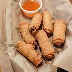 Kin Khao Thai eatery - Crispy Rolls with sweet chili sauce