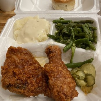 Mike's Chicken - 2 piece spicy with green beans and mashed potatoes - Chicken Shop Near Me - Dallas, Texas Mike's Chicken - 2 piece spicy with green beans and mashed potatoes - Chicken Shop Near Me - Dallas, Texas
