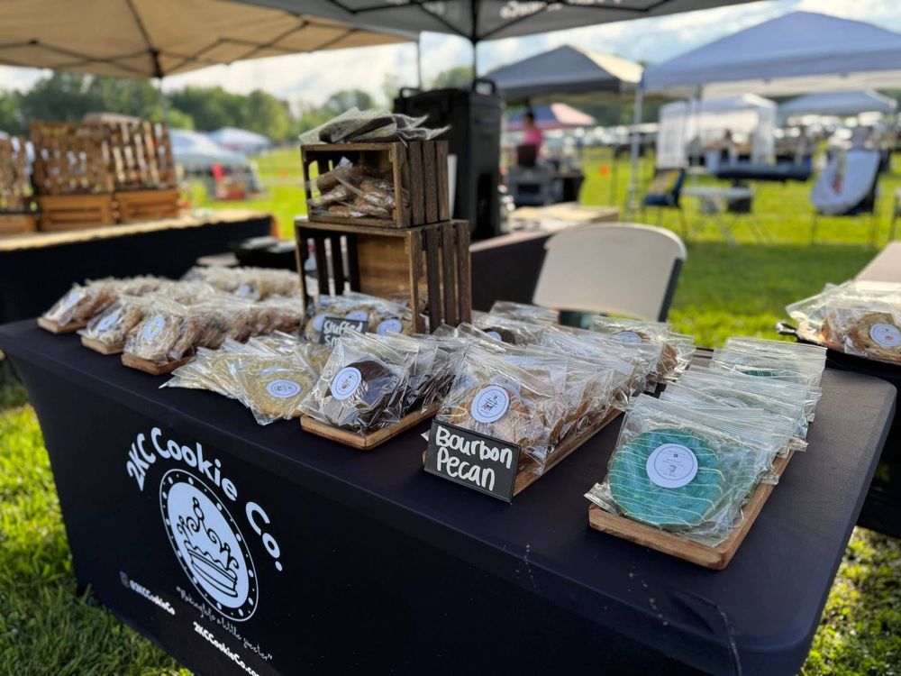 Lightfoot Farm Market Logo