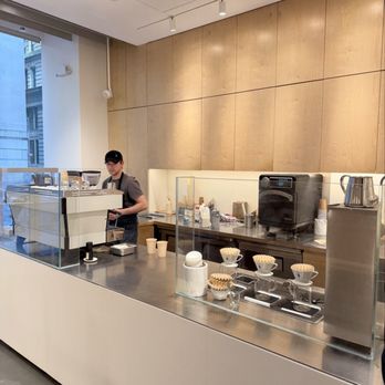 Blue Bottle Coffee - Broad Street - Blue Bottle Coffee - Coffee & Tea Near Me - New York, New York