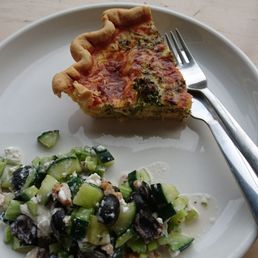 Broccoli quiche with 100g side salad (cucumbers, celery, black olives, goat cheese, walnuts) Broccoli quiche with 100g side salad (cucumbers, celery, black olives, goat cheese, walnuts)