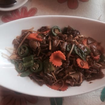 Thipi Thai - Drunken Noodles - Thai Near Me - Glen Ellyn, Illinois