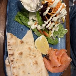 Murphy's Pub - Smoked salmon salad