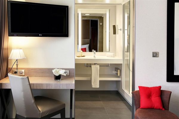 Best Western Premier Hôtel De La Poste Troyes & Spa Nuxe by null