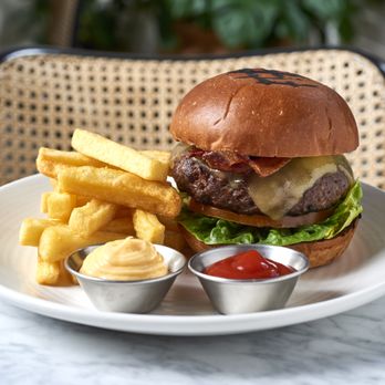 Mortimer House Kitchen - Maslow's Cheeseburger Streaky Bacon & Chips - Middle Eastern Near Me - London, XGL Mortimer House Kitchen - Maslow's Cheeseburger Streaky Bacon & Chips - Middle Eastern Near Me - London, XGL