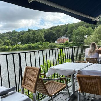 Gatsby's Landing - Outside seating view - New American Near Me - Roslyn, New York