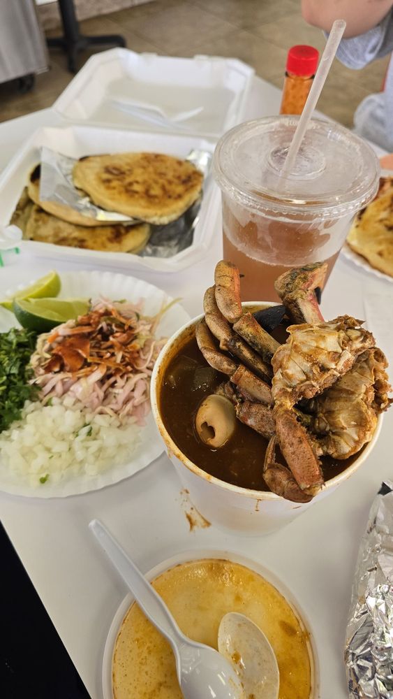 El Paisano Taqueria y Pupuseria