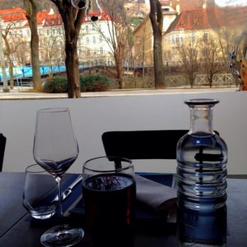 Caylend - Blick aus dem Fenster - Austrian Near Me - Graz, 6