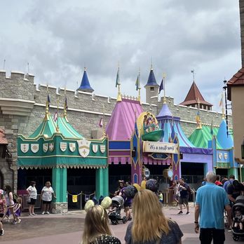 It's a Small World - Amusement Parks Near Me - Lake Buena Vista, Florida It's a Small World - Amusement Parks Near Me - Lake Buena Vista, Florida