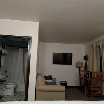 Calvert Hotel - Hotels Near Me - Lewistown, Montana