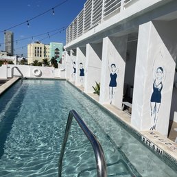 Roof pool Roof pool