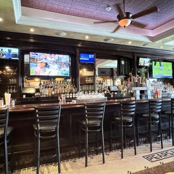 Pearsall's Station - Bar area - American Near Me - Lynbrook, New York