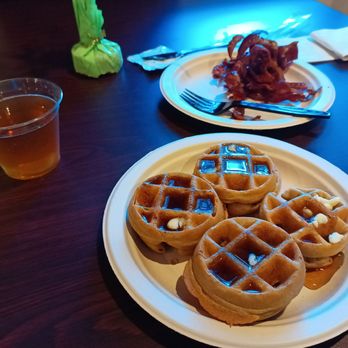 Best Western Amador Inn - Their delicious make them yourself cinnamon roll waffles and bacon. Bacon is the thin microwave bacon but still good. - Hotels Near Me - Jackson, California
