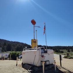 Kennedy Meadows General Store - Shell Gas?