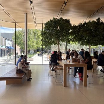 Apple Broadway Plaza - Mobile Phones Near Me - Walnut Creek, California