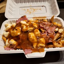 Restaurant La Chaumiere - Poutine smoked Meat